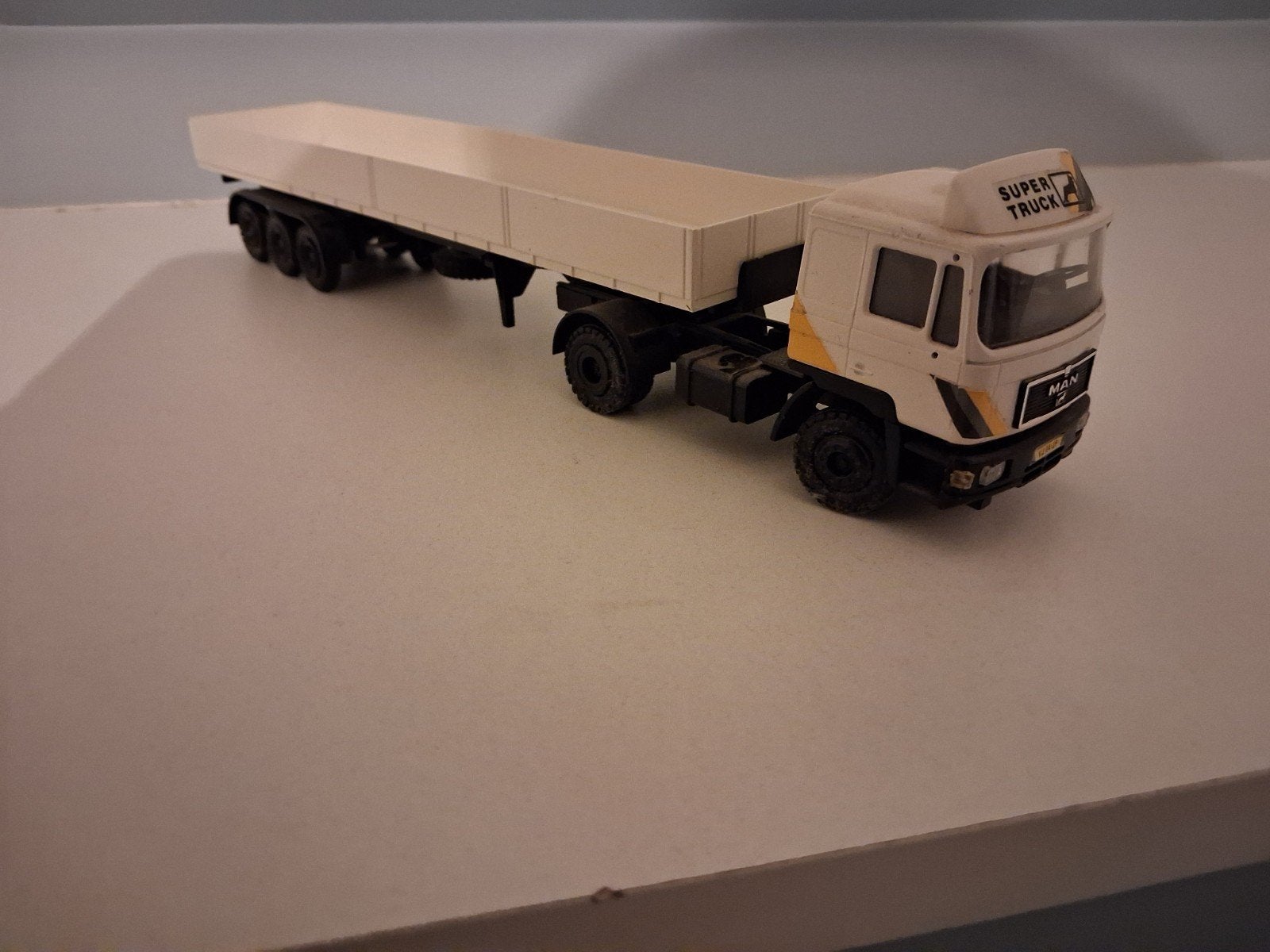 Te koop MAN F90 miniatuur., Hobby en Vrije tijd, Ophalen of Verzenden, Zo goed als nieuw, Bus of Vrachtwagen, Conrad