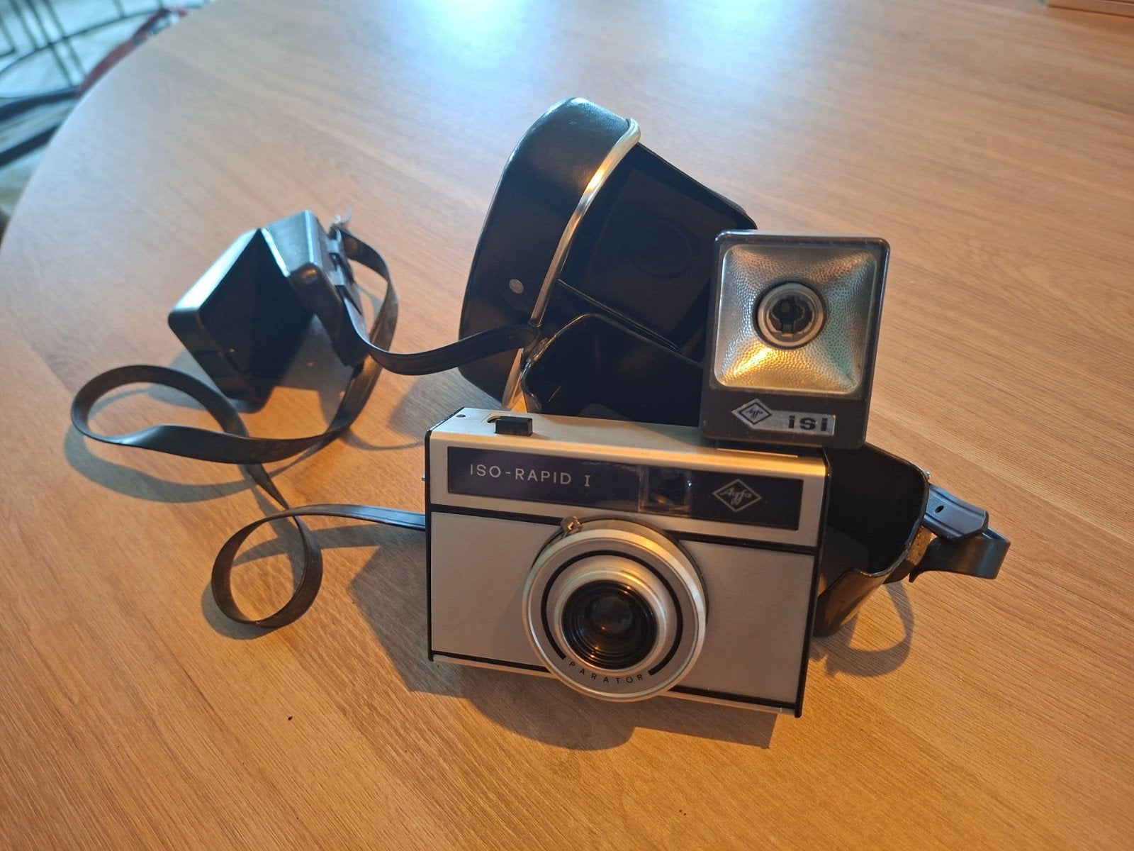 Vintage Agfa ISO-Rapid I camera met flitser en tas, Ophalen of Verzenden, Gebruikt, Compact, Overige Merken