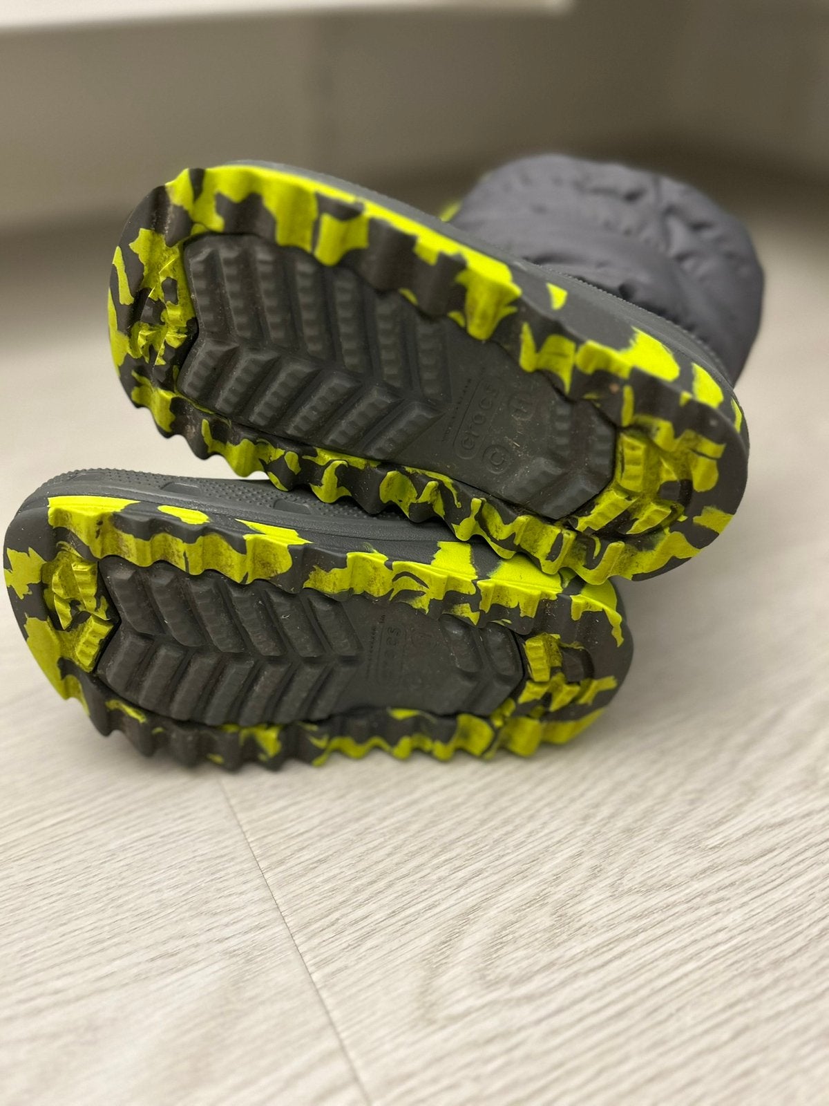 Crocs Classic Neo Puff Snowboots maat 28/29, Jongen of Meisje, Ophalen of Verzenden, Laarzen, Zo goed als nieuw