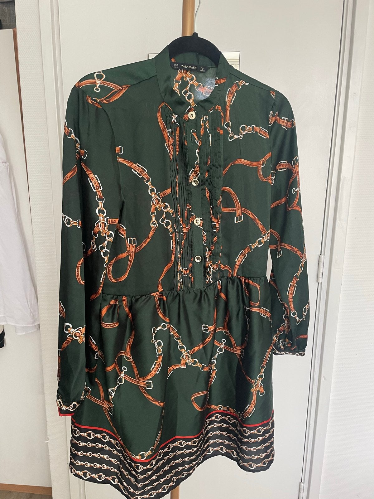 Zara Basic Jurk met Kettingprint - Maat M, Maat 38/40 (M), Ophalen of Verzenden, Zo goed als nieuw, Boven de knie