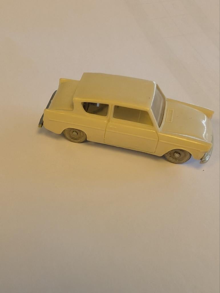 Ford Anglia schaal 1/87 - Made in England, Ophalen of Verzenden, Gebruikt, Auto, Overige merken