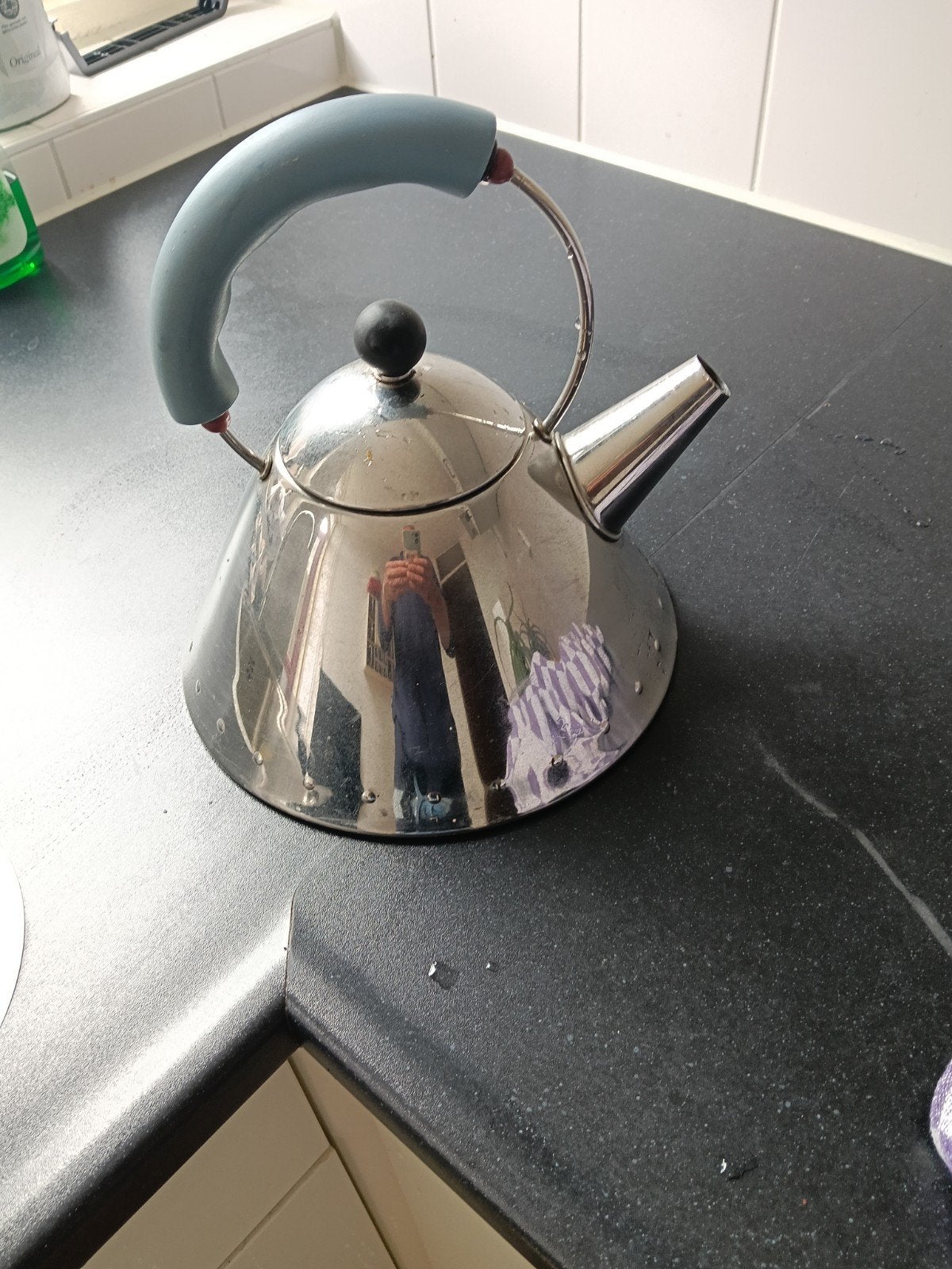 Alessi fluitketel - Stijlvol en functioneel, Huis en Inrichting, Keuken | Keukenbenodigdheden, Theepot/fluitketel, Gebruikt, Zilver