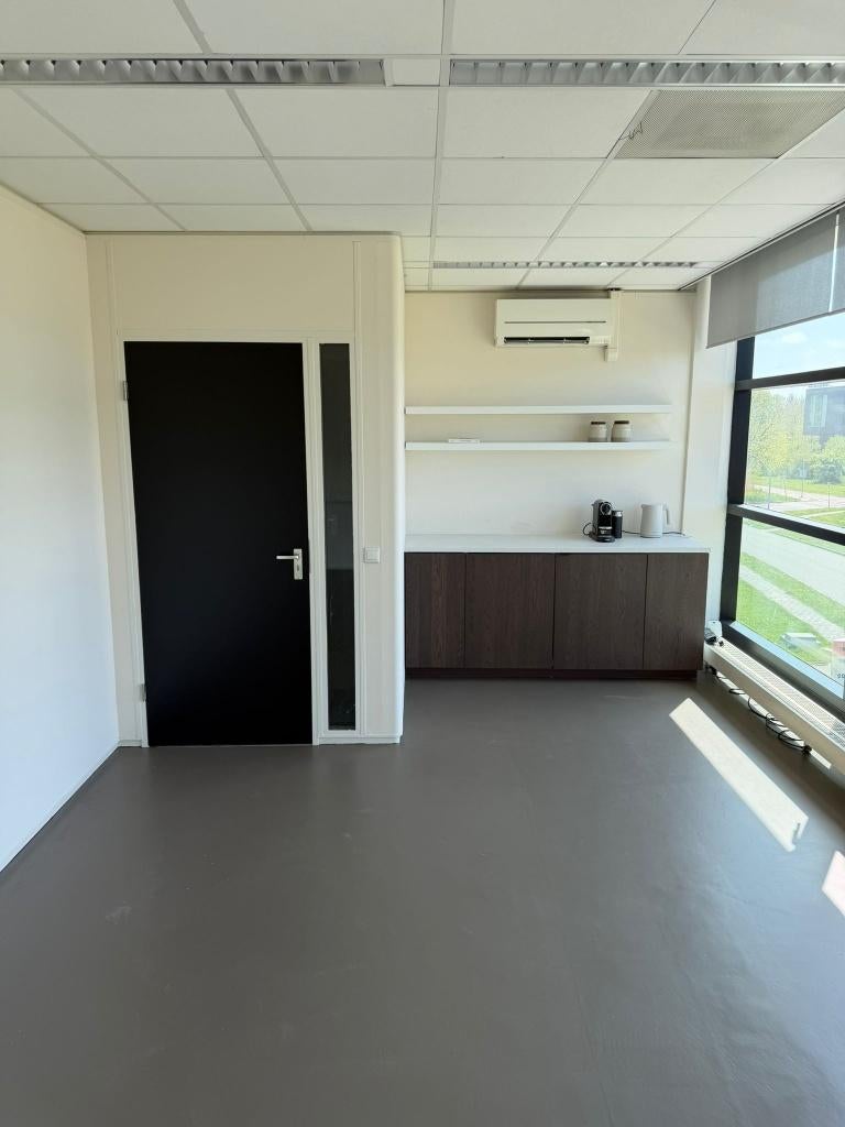 Instapklare kantoorunit met veel licht. Gooisekant Almere!, Zakelijke goederen, Bedrijfs Onroerend goed, Kantoorruimte, Huur