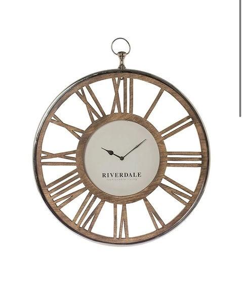 Riverdale Wandklok, Ophalen