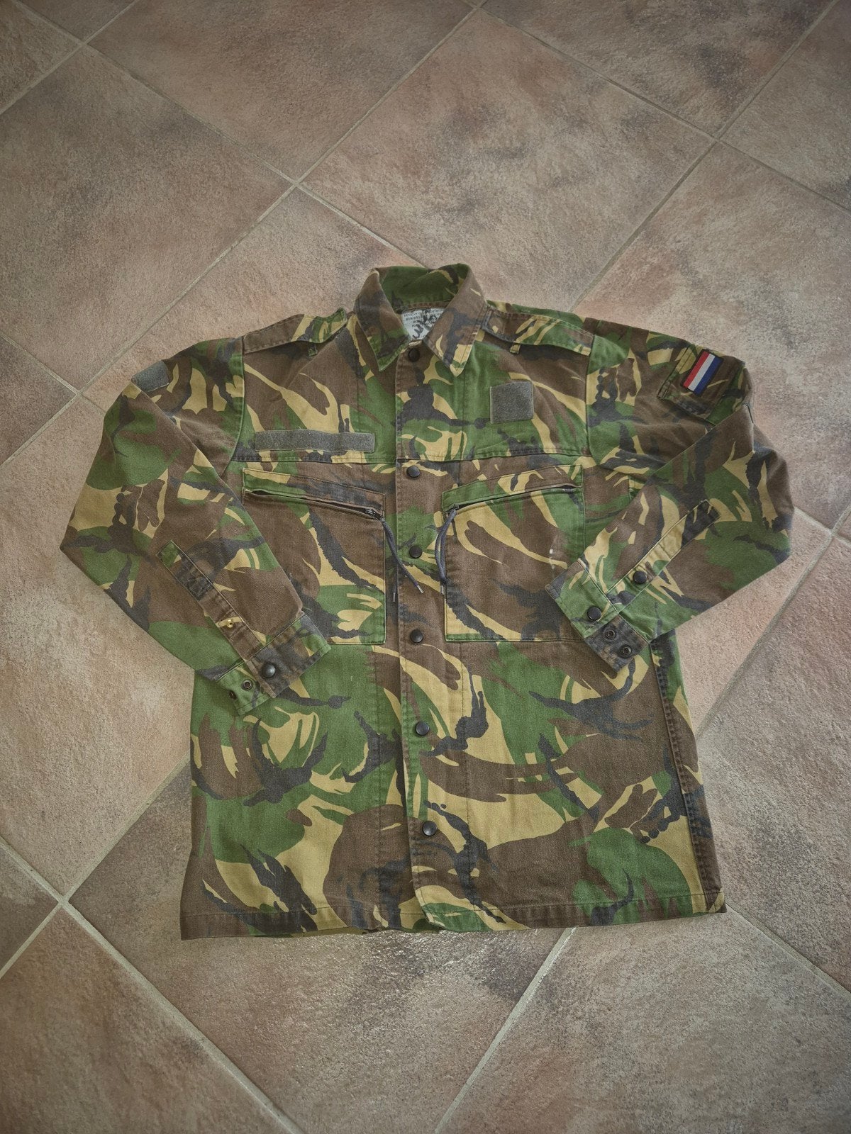 NL DPM Woodland Camouflage Gevechtsjas Maat 6080/8590, Verzamelen, Ophalen of Verzenden, Landmacht, Nederland, Kleding of Schoenen