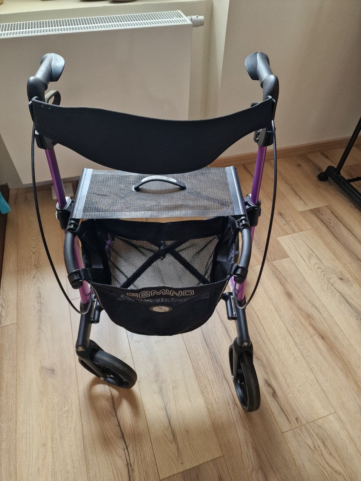 Te koop aangeboden: een bijna nieuwe Gemino 30M rollator in, Ophalen