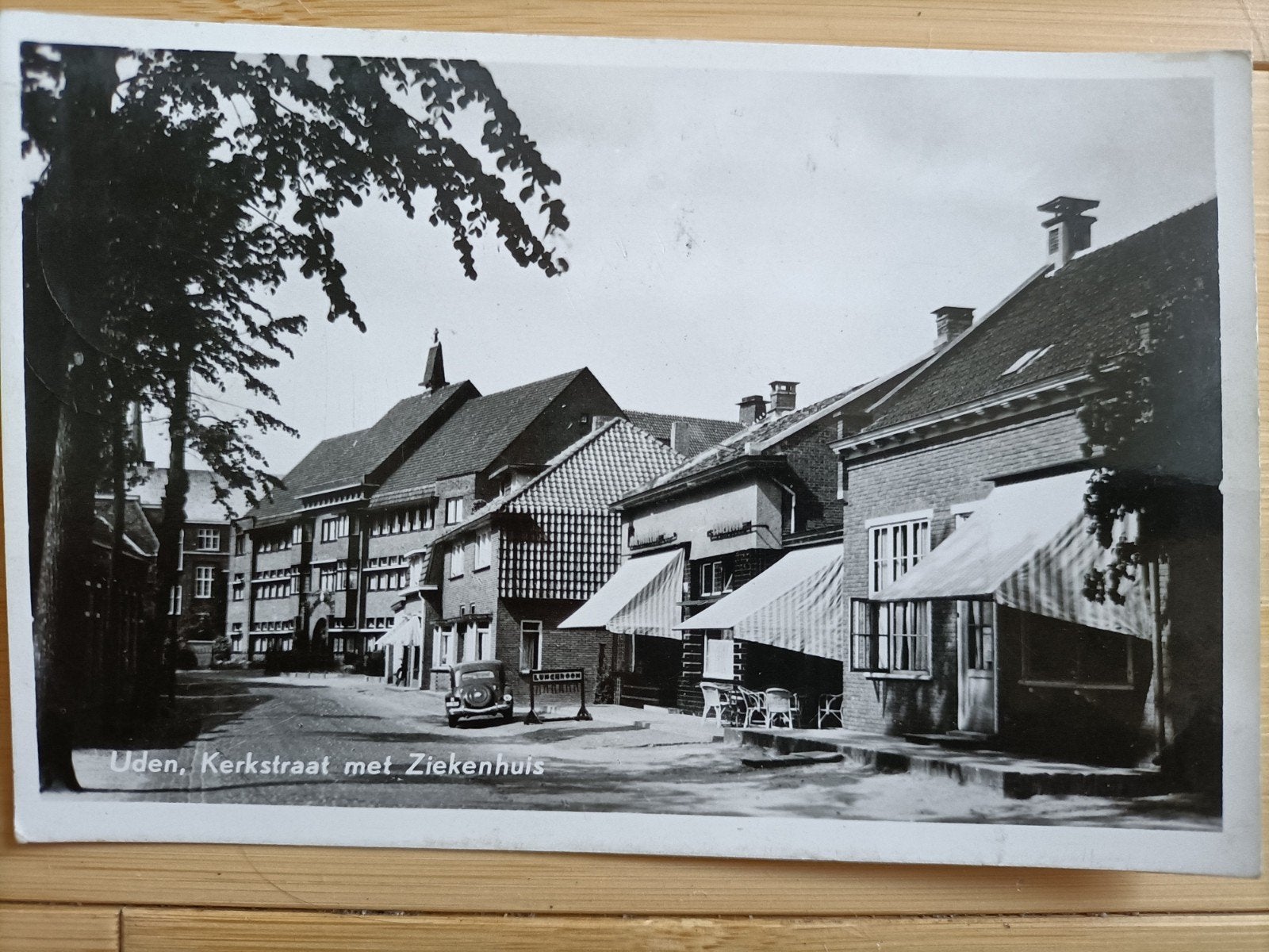 Uden. Kerkstraat met ziekenhuis 1958, Verzamelen, Verzenden, 1940 tot 1960, Gelopen, Noord-Brabant