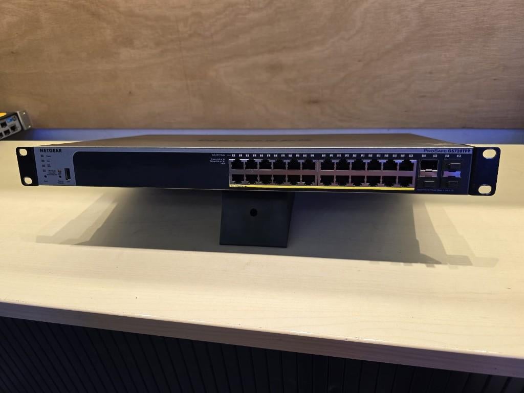 NETGEAR ProSAFE GS752TPP – 48-Poorts Gigabit PoE+ Switch, Computers en Software, Netwerk switches, Refurbished, Ophalen of Verzenden