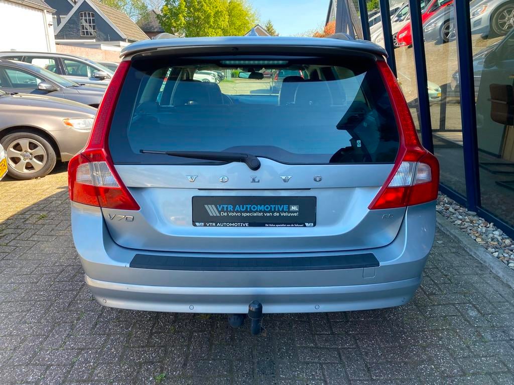 Volvo V70 2.5T Summum 200PK LEER / 18'' VELGEN / DAKSPOILER, Voorwielaandrijving, Gebruikt, Zwart, 2521 cc