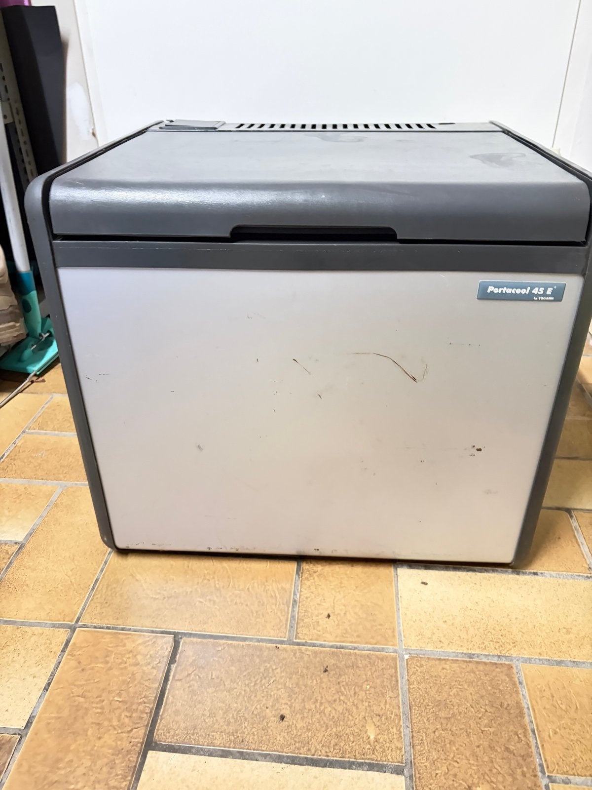 Koelbox Tristar 45L 12V/230V - Koelt perfect, ook bij 30-35C, Ophalen, Gebruikt, Koelbox, Elektrisch