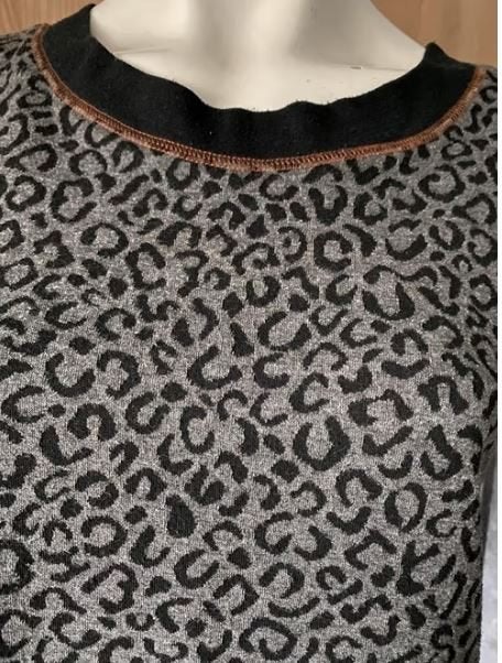 Sweater mt. L Leopardprint, Kleding | Dames, Maat 42/44 (L), Ophalen of Verzenden, Zo goed als nieuw, Grijs