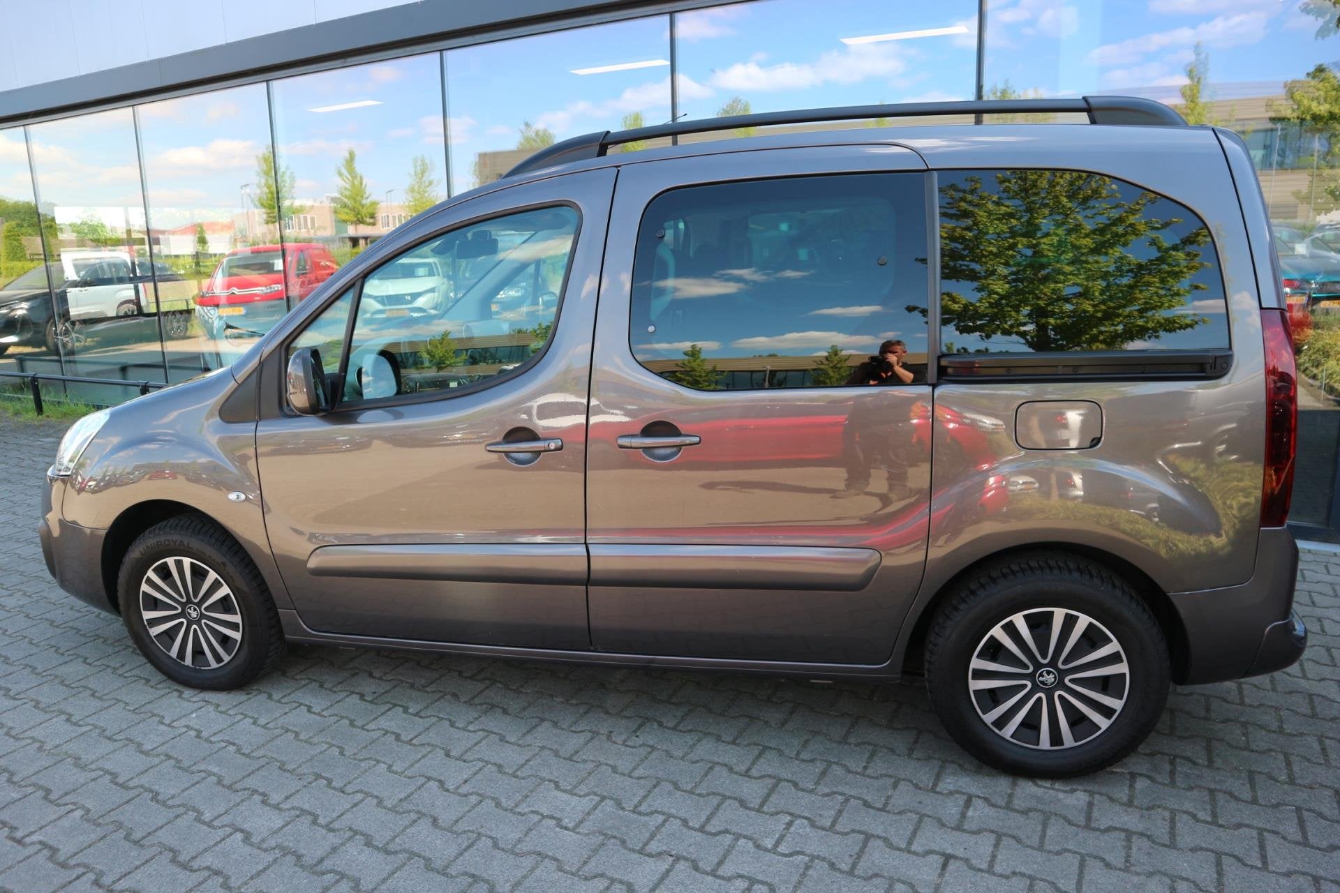 Peugeot Partner Tepee 1.2 PureTech Active AIRCO CRUISE LED R, Auto's, Peugeot, Stof, Gebruikt, 1199 cc, Met garantie (alle)
