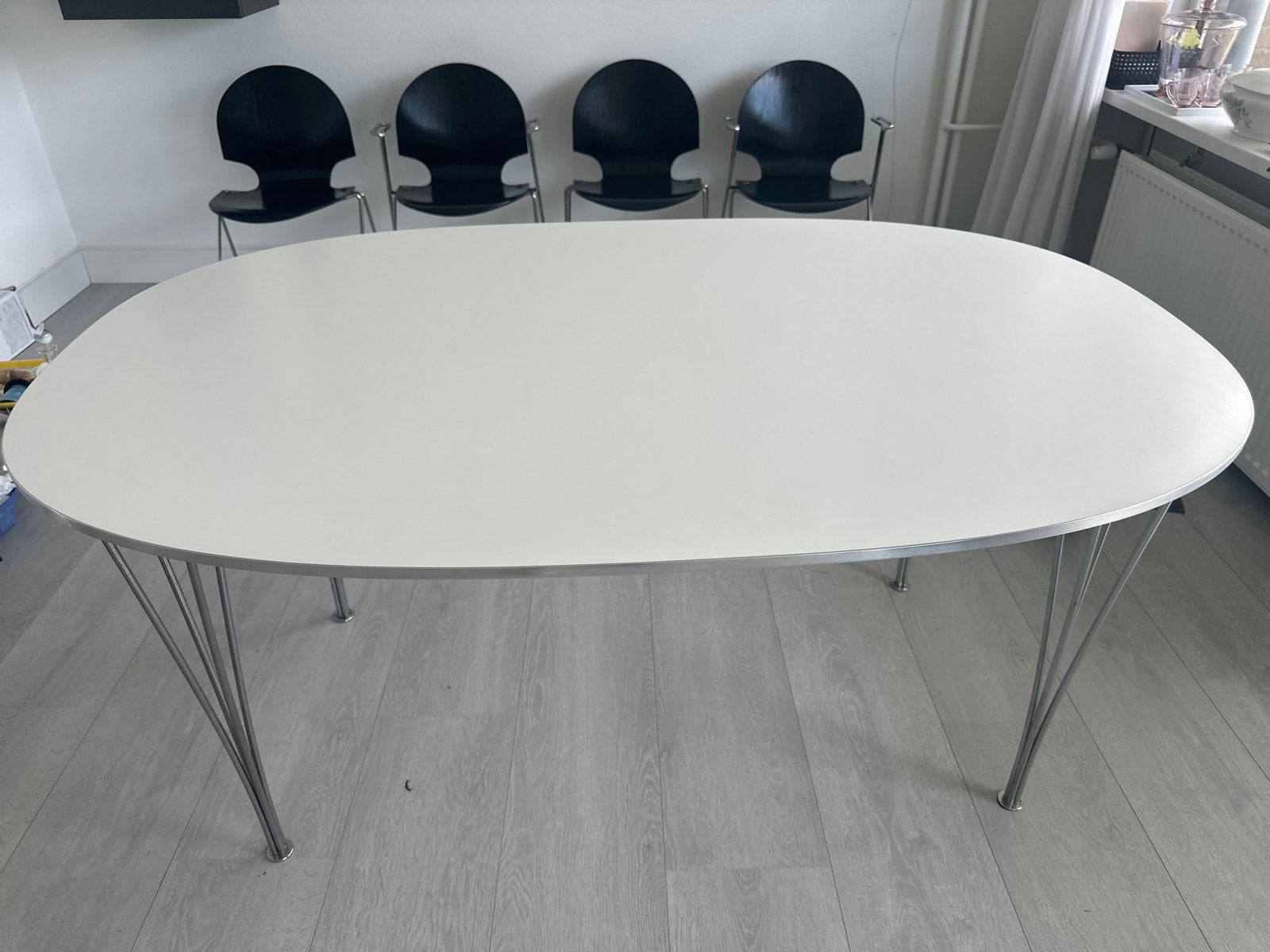 Fritz Hansen Superellipse tafel met 4 stoelen, Gebruikt, 100 tot 150 cm, Ophalen of Verzenden, 150 tot 200 cm