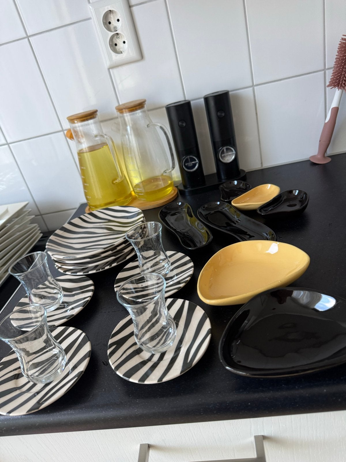 Nieuwe ontbijt set - Zebra print en geel/zwart, Ophalen, Keramiek, Nieuw, Modern