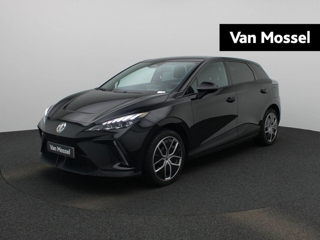 MG MG4 64 kWh Luxury | Navigtie | Achteruitrijcamera | Cruis, Auto's, MG, Automaat, 12 maanden, Gebruikt, Zwart