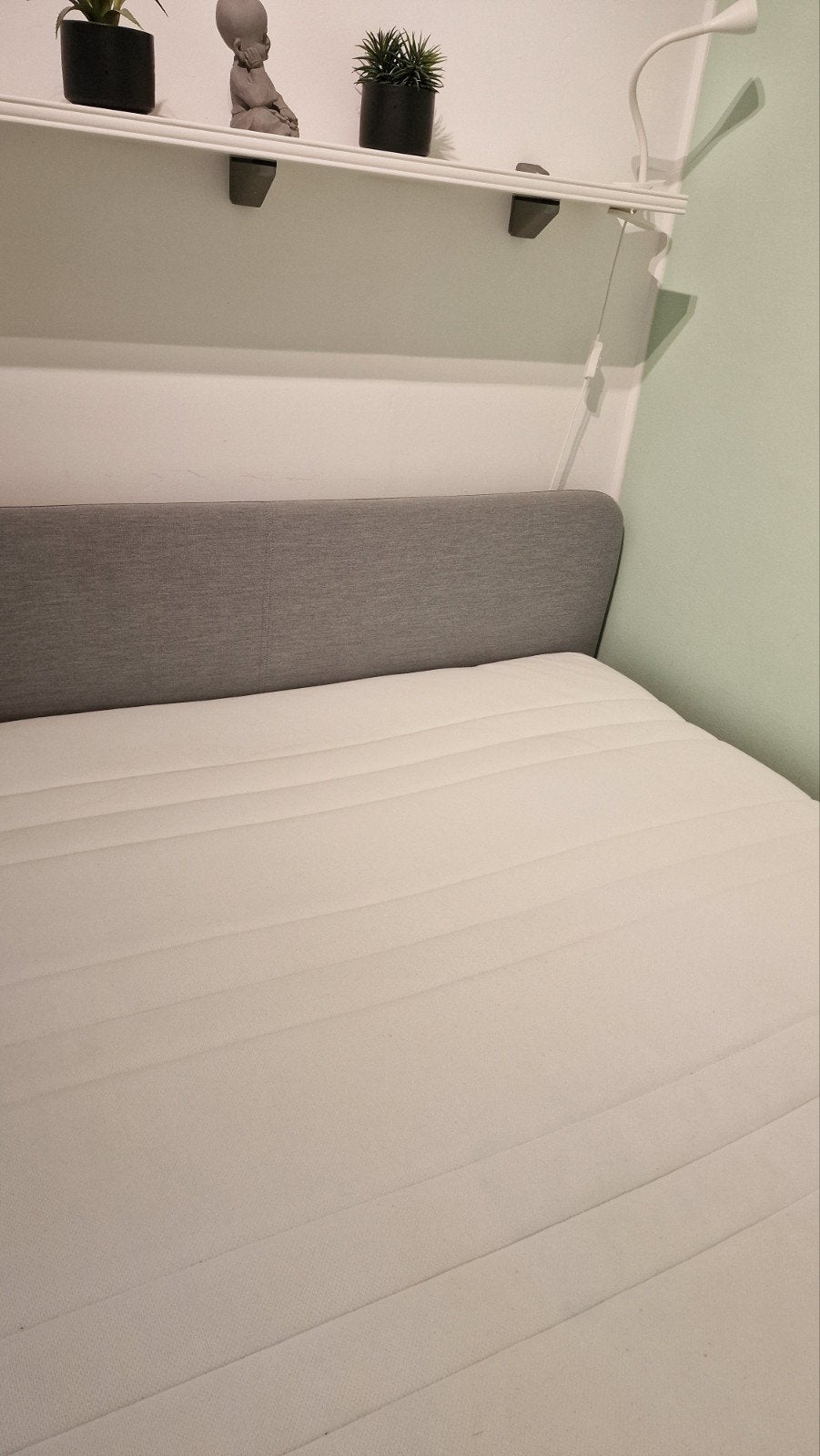 IKEA Slattum bed mét pocketveringmatras 140x200 cm izgst, Huis en Inrichting, Slaapkamer | Matrassen en Bedbodems, Ophalen, Gebruikt