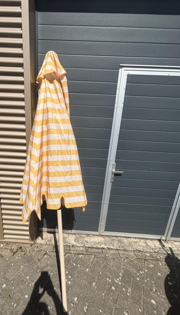Nette parasol, Ophalen, Zo goed als nieuw, Parasolvoet