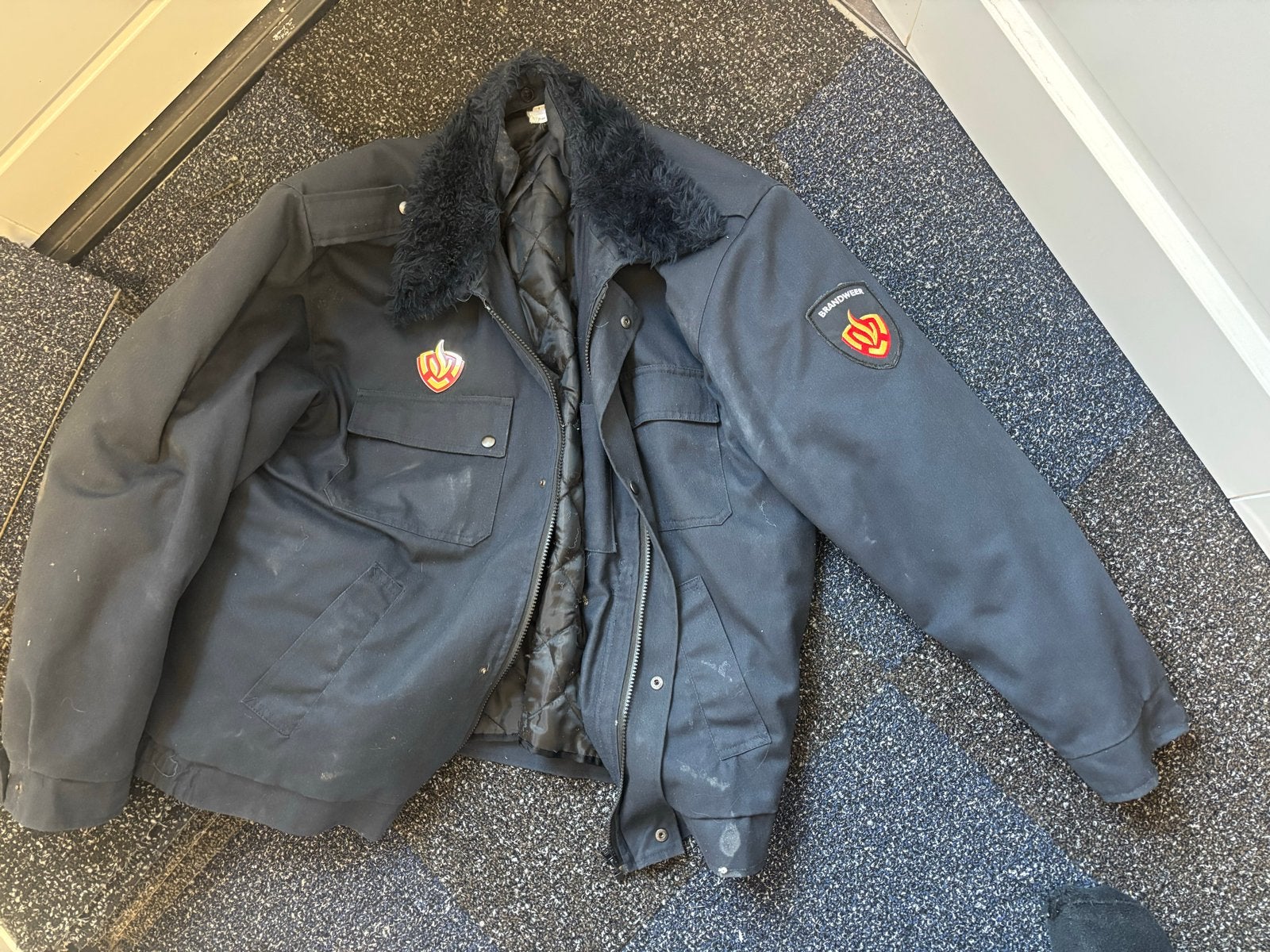 Brandweer Jas  L- Warme Winterjas met Bontkraag, Kleding | Heren, Ophalen of Verzenden, Gedragen, Maat 52/54 (L), Blauw