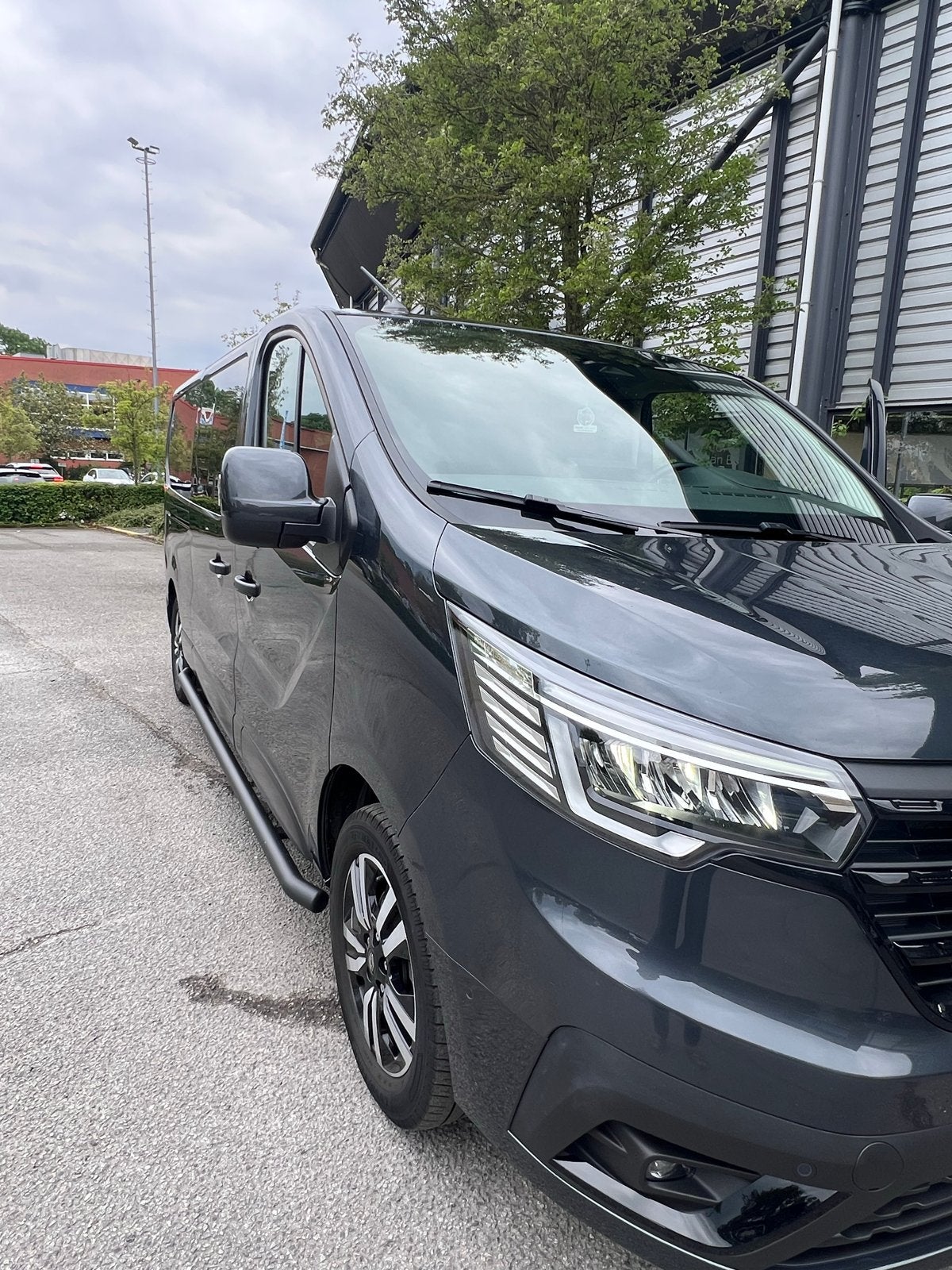 Renault Trafic GB 2.0 Energy dCi 170pk L2h1 T30 2024 Grijs, Auto's, Stof, 4 cilinders, Renault, Bedrijf