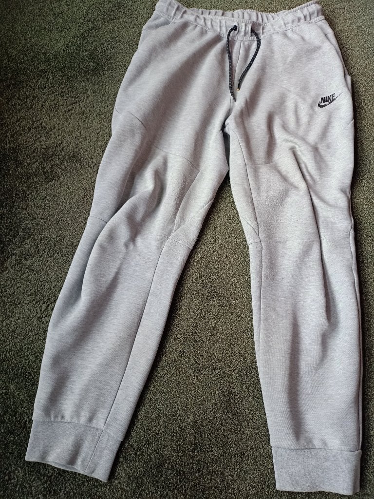 Nike Tech fleece broek, Maat 48/50 (M), Nike Air, Ophalen of Verzenden, Grijs