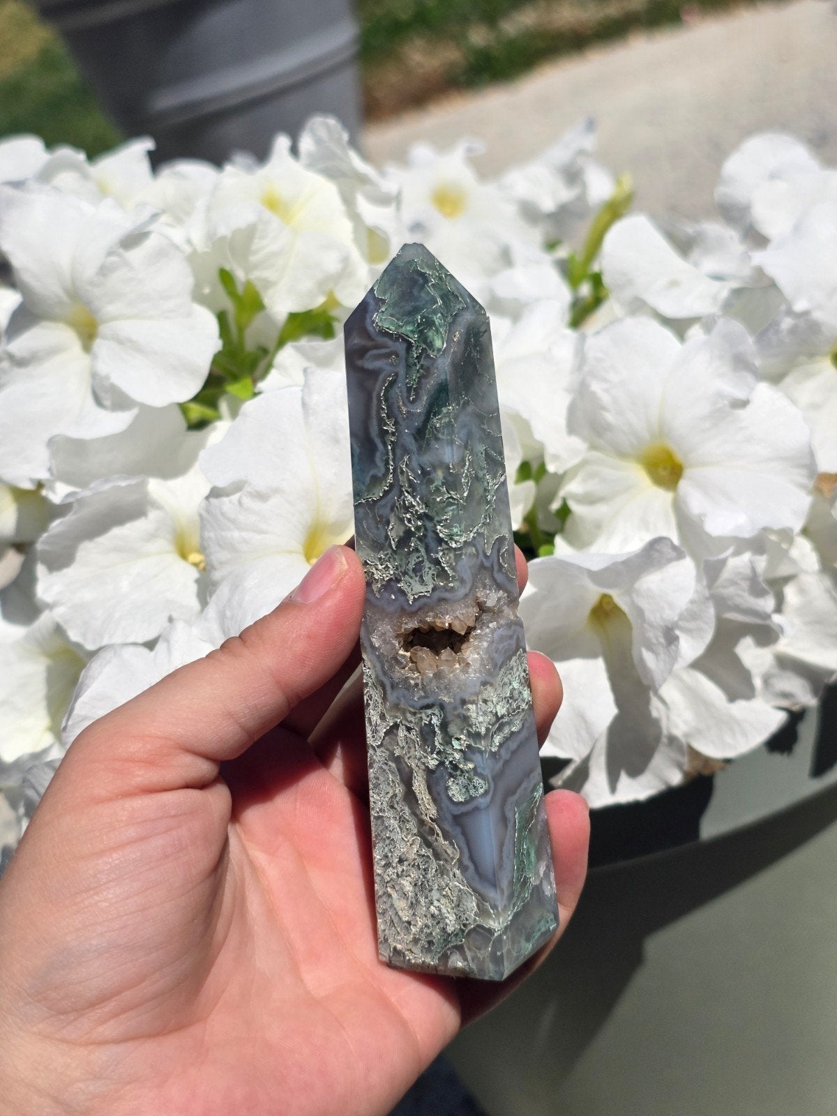 Mosagaat toren met druzy, Verzenden
