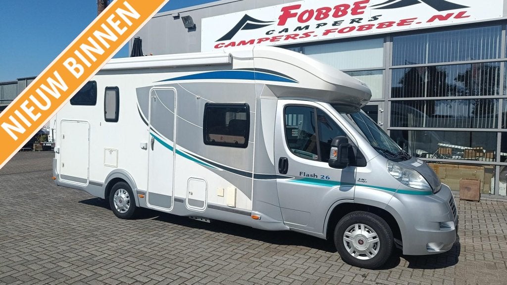 Nette Chausson Flash 26 Dwarsbed Hefbed 2.3mj 130pk '11 87dk, Caravans en Kamperen, Fiat, 6 tot 7 meter, Buitenlamp, Startonderbreker