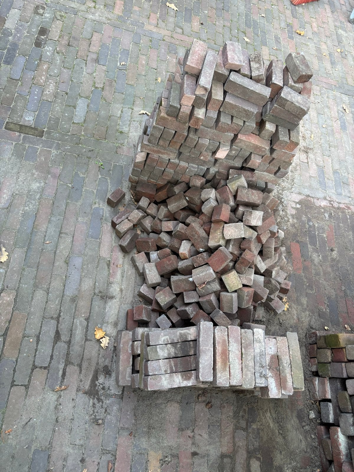 Gratis restant bakstenen (waalformaat) tb tuin of bestrating, Ophalen, Overige materialen, Gebruikt, Klinkers