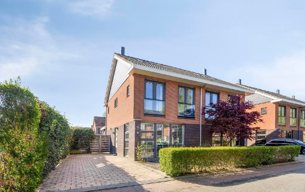 Meppel: Twee-onder-één-kap woning op 291m2 eigen grond, 149 m², 200 tot 500 m², Twee onder één kap, 5 kamers