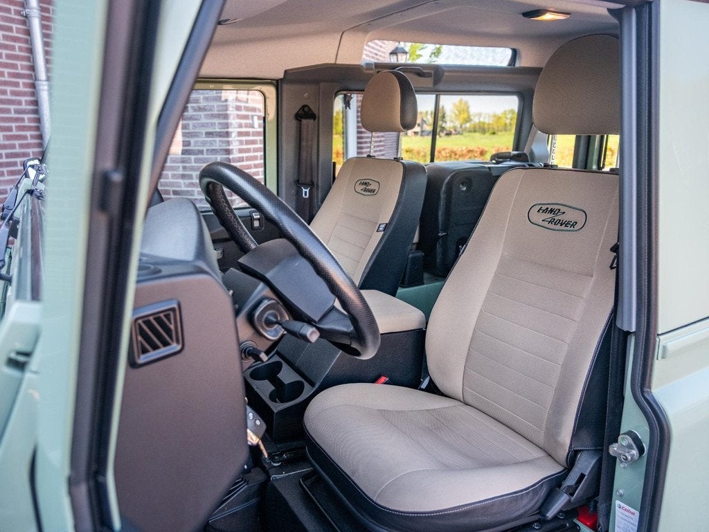 Land Rover Defender 2.2 D SW 90 Heritage Limited Edition | 6, Auto's, Land Rover, Euro 5, Stof, Gebruikt, 4 cilinders