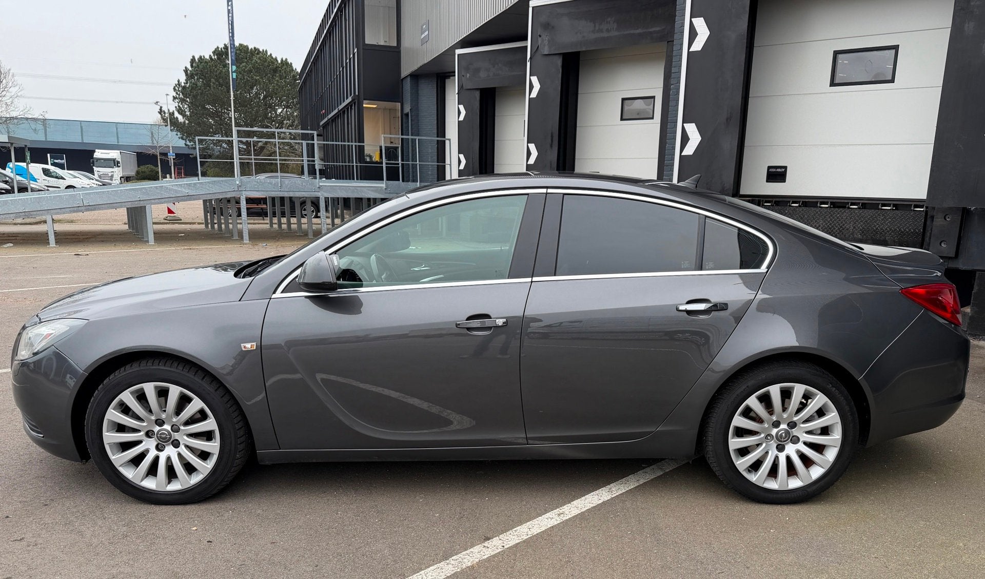 Opel Insignia 2.0 T Edition AUTOMAAT/LEDER/CAMERA/STOELVERWA, Gebruikt, Zwart, 4 cilinders, Bedrijf
