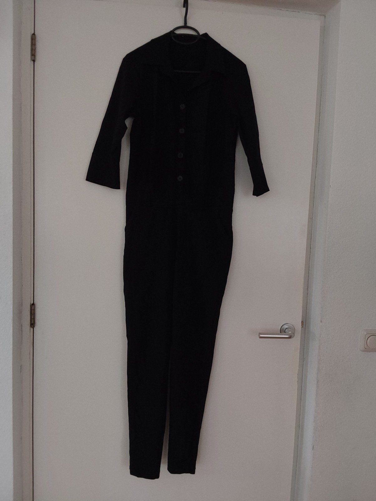 Prachtige zwarte jumpsuit van lz Naiz maat S, travelstof, Verzenden, Zwart, Iz Naiz, Zo goed als nieuw