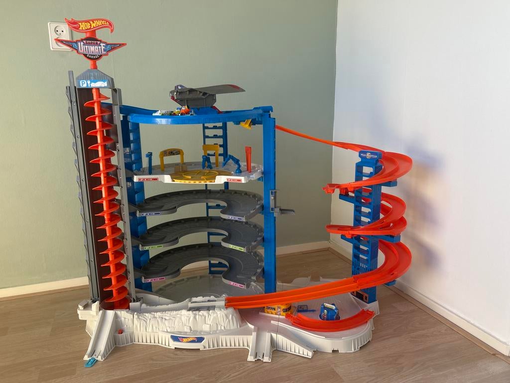 Hot Wheels Super Ultimate Garage - Compleet met doos, Ophalen, Zo goed als nieuw