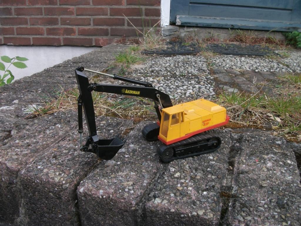 akerman   h  25   c   graafmachine, Hobby en Vrije tijd, Modelauto's | 1:50, Ophalen of Verzenden, Zo goed als nieuw, Bus of Vrachtwagen