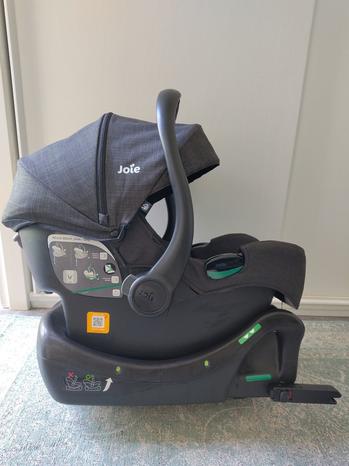 Zo goed als nieuw Isofix autostoeltje met basis merk Joie, Kinderen en Baby's, Autostoeltjes, Zo goed als nieuw, Isofix, 0 t/m 13 kg