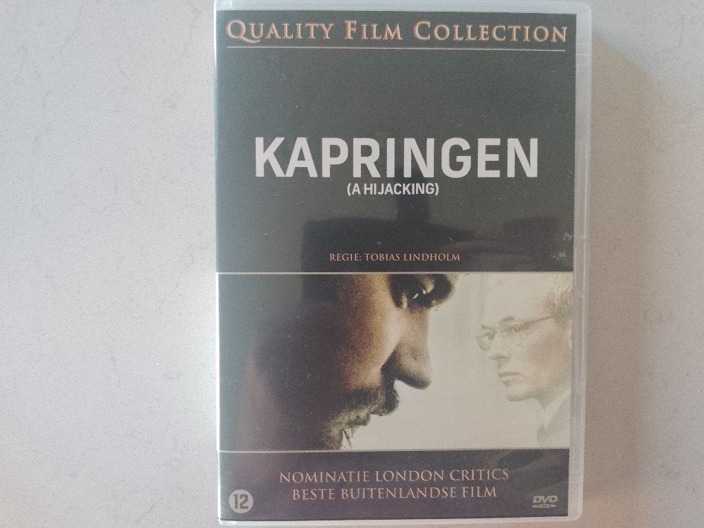Kapringen - Tobias Lindholm, Vanaf 12 jaar, Ophalen of Verzenden, Zo goed als nieuw, Overige genres