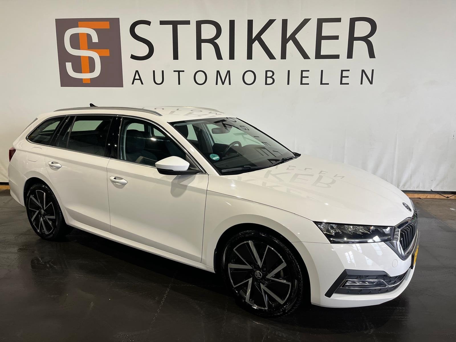 Skoda Octavia Combi 1.4 TSI iV PHEV Business Edition, Auto's, Adaptive Cruise Control, Stof, Gebruikt, 150 pk