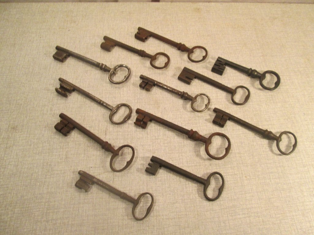 Mooi Partij van antieke Grote metalen Sleutels, Ophalen of Verzenden