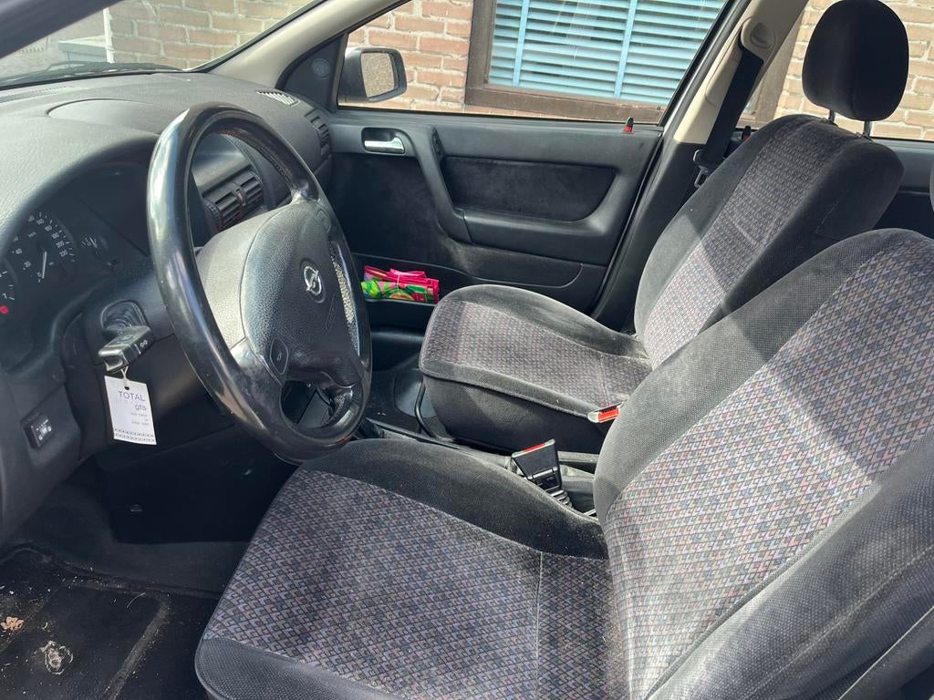 Opel Astra 1.6 I 16V AUT 2000 Grijs, 1154 kg, 4 cilinders, 100 pk, 49 €/maand