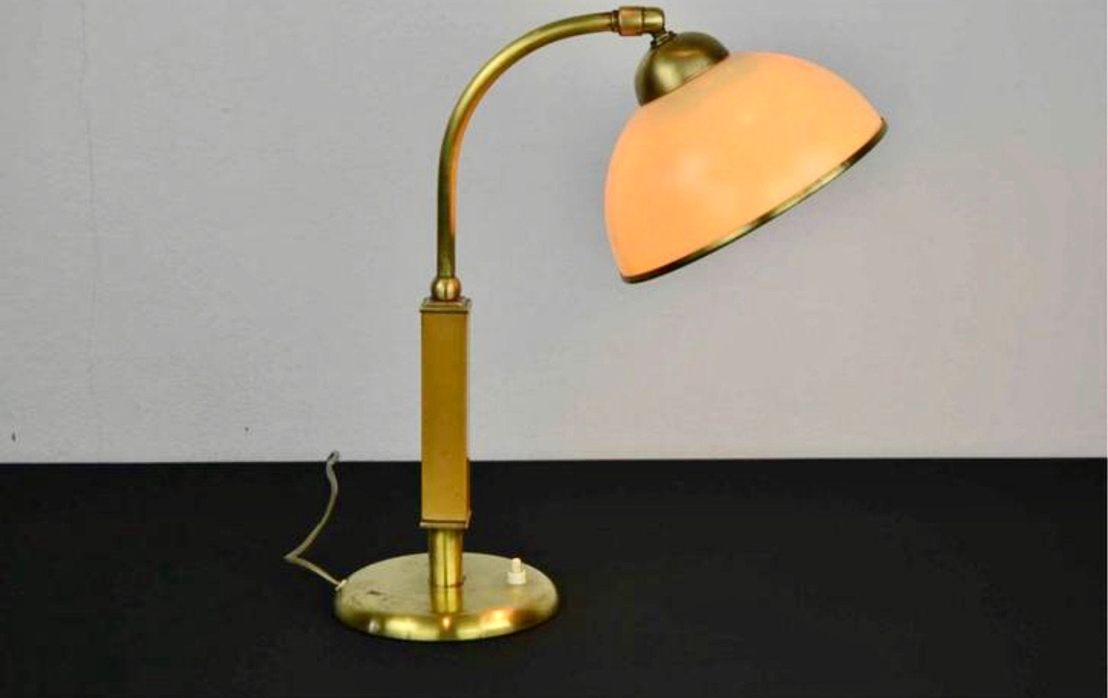 Art Deco Bauhaus stijl Bureaulamp in Bakeliet & Koper, Ophalen of Verzenden