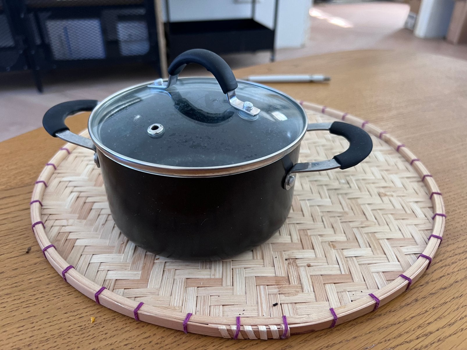 14 cm Saucepan with Glass Lid – Like New, Huis en Inrichting, Keuken | Potten en Pannen, Ophalen of Verzenden, Zo goed als nieuw