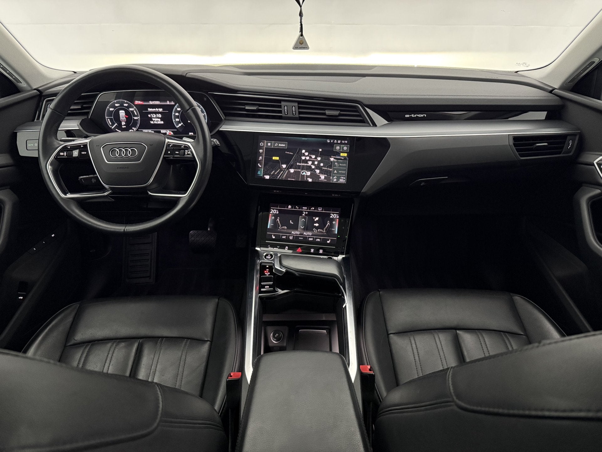 Audi e-tron 55 quattro Advanced edition 95 kWh | Snelladen |, Automaat, 131 €/maand, 95 kWh, Verwarmde buitenspiegels
