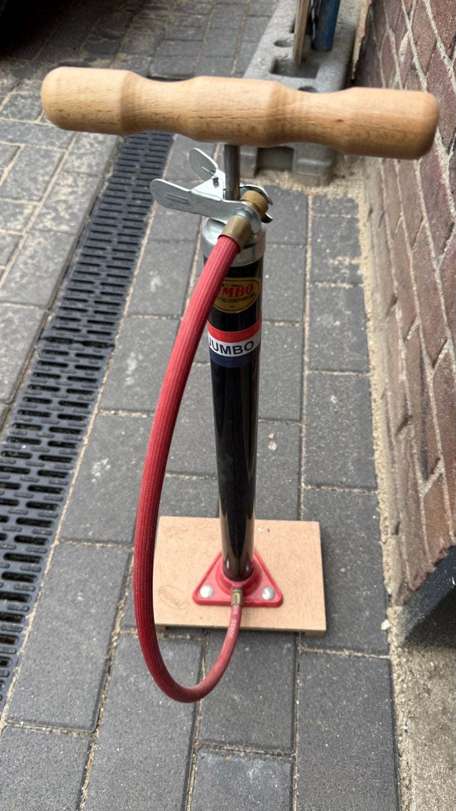 Jumbo fietspomp met houten handvat, Ophalen of Verzenden, Gebruikt