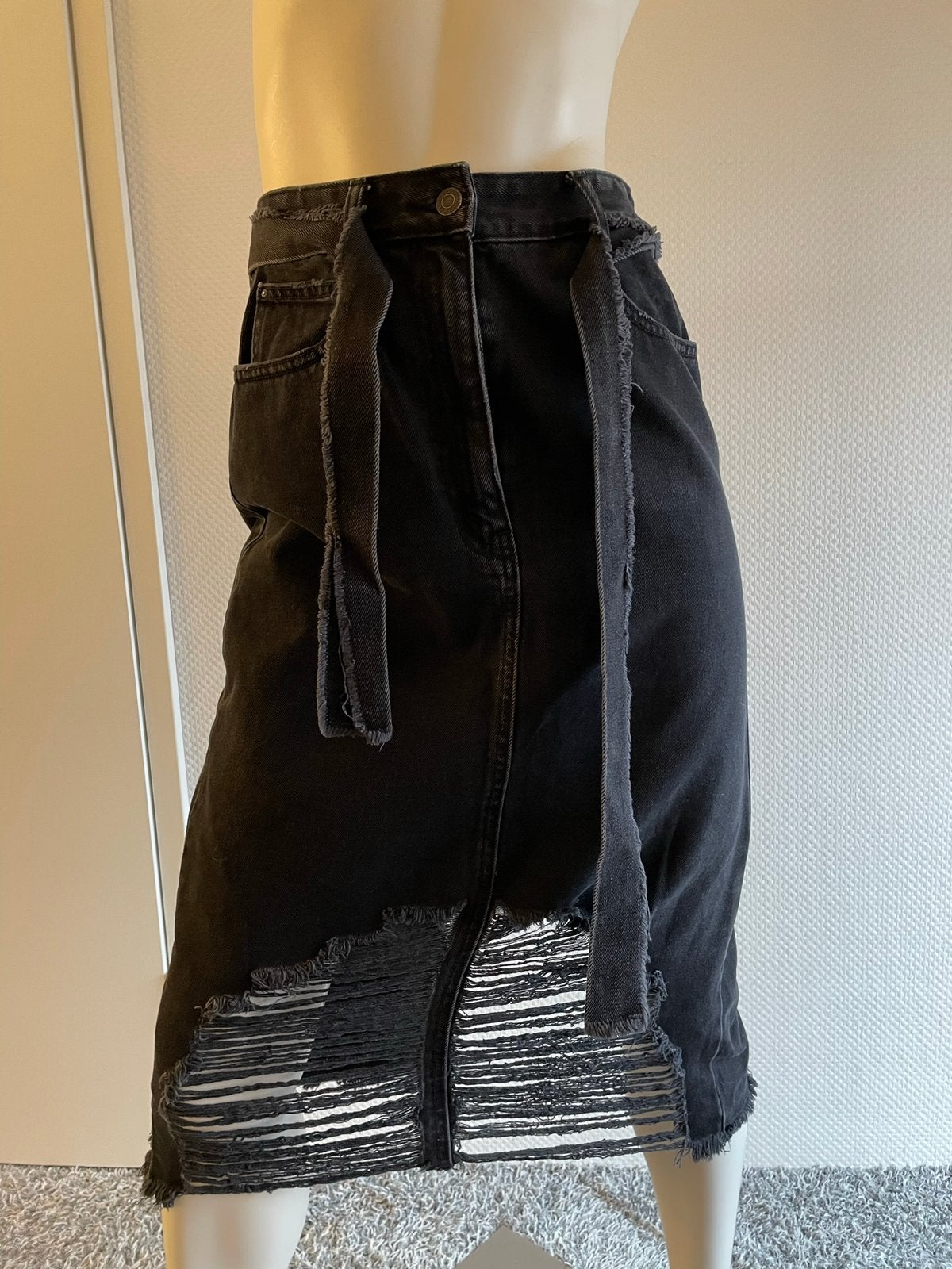 Zara jeans rok met oude look maat s, Kleding | Dames, Rokken, Zwart, Ophalen of Verzenden, Zo goed als nieuw, Knielengte