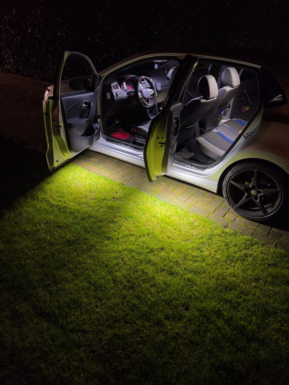 Polo 6r deur verlichting/kofferbak verlichting inbouwen, Ophalen