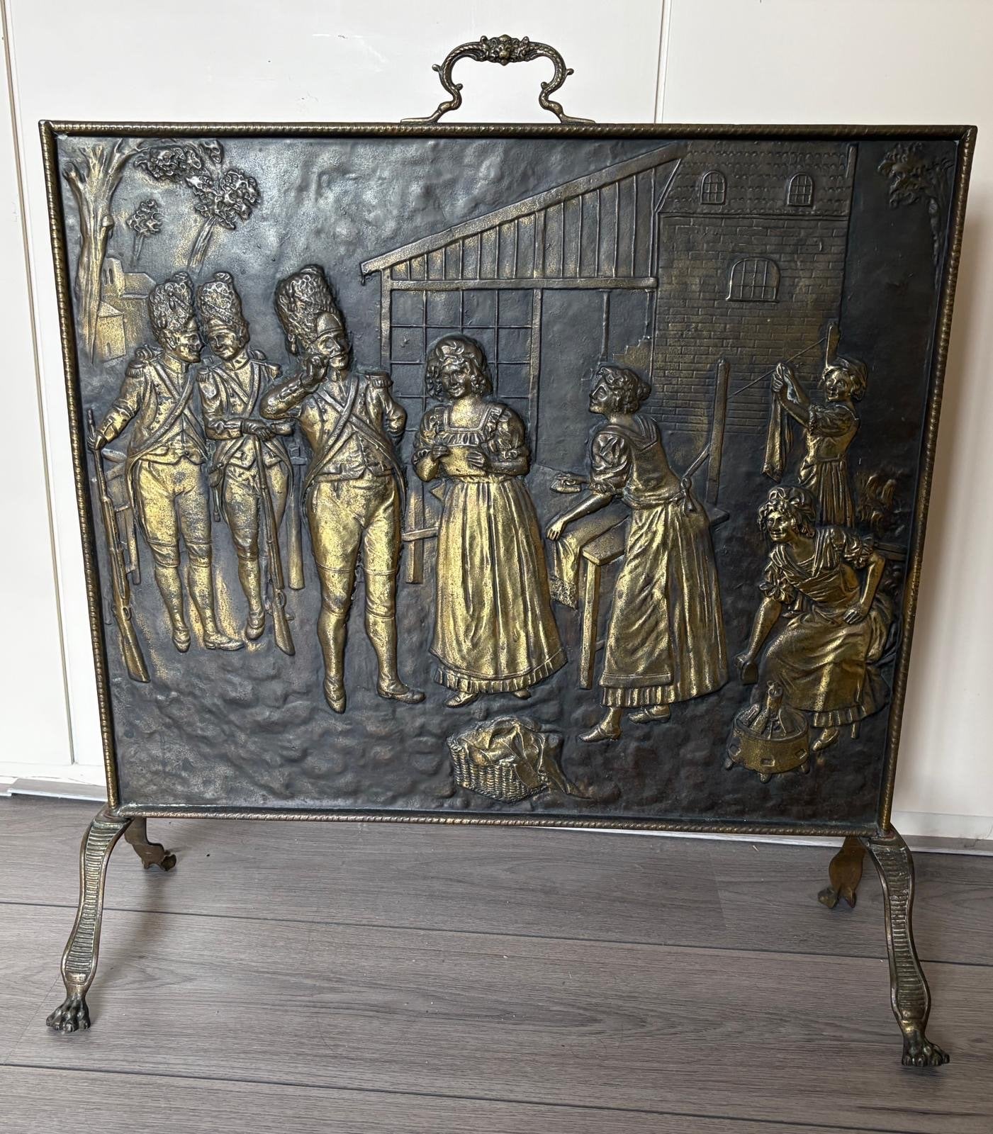 Antiek Messing Haardscherm met Scène van Soldaten, Ophalen