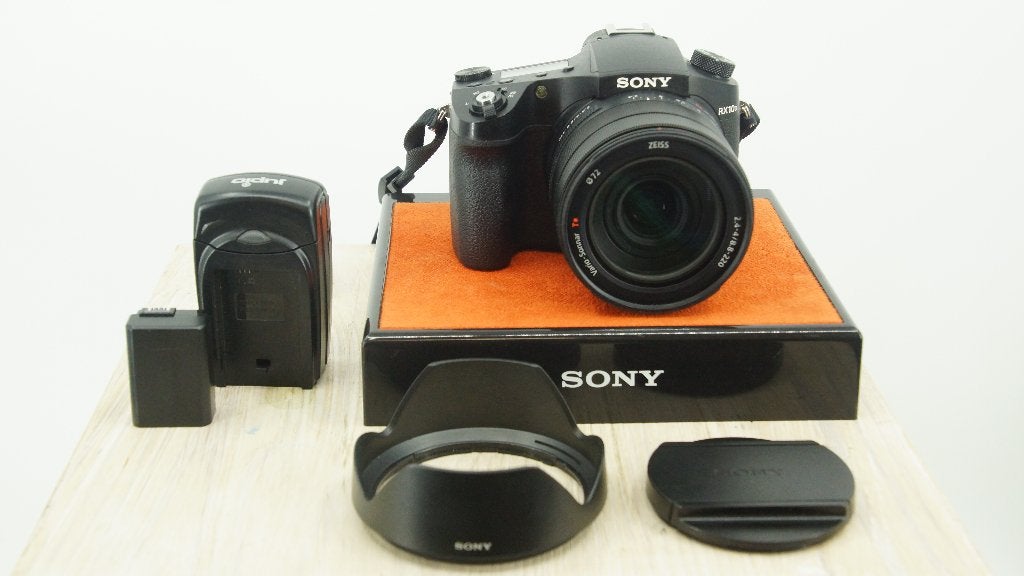 Sony Cybershot DSC-RX10 III in nette staat, met garantie!, Audio, Tv en Foto, USB-kabel, Ophalen of Verzenden, Zo goed als nieuw