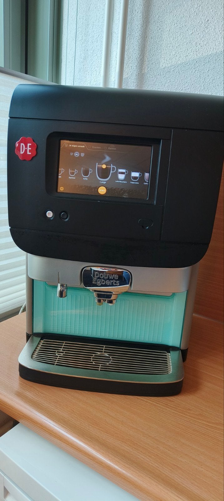 Douwe Egberts Koffiemachine met touchscreen, 10 kopjes of meer, Ophalen, Gebruikt, Koffiemachine