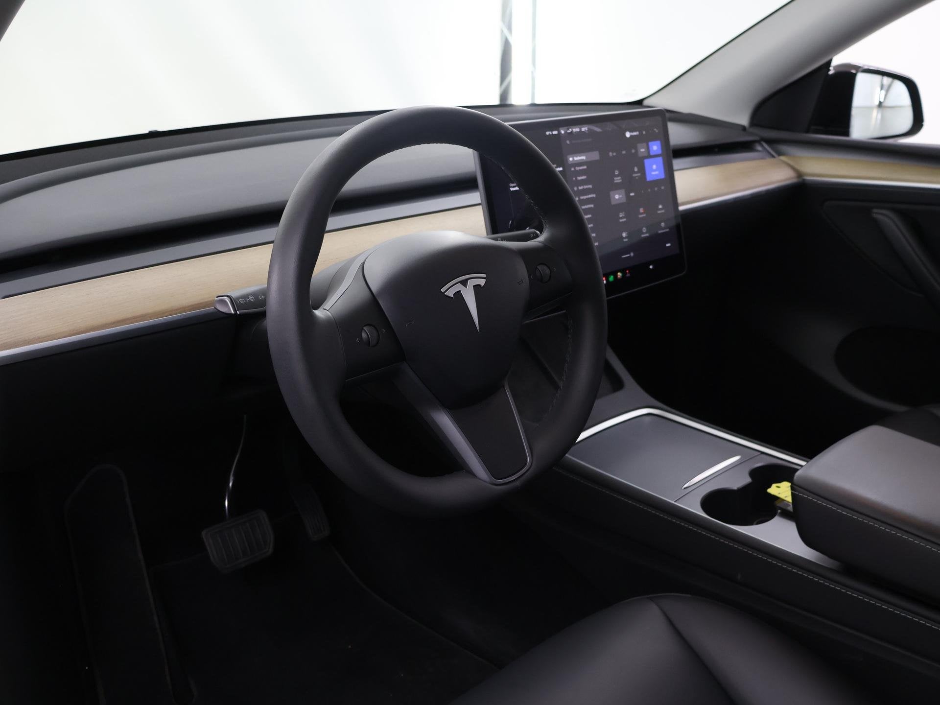 Foto 7 van Tesla Model Y RWD 58 kWh | Panoramadak | 360° Camera | Stoe
