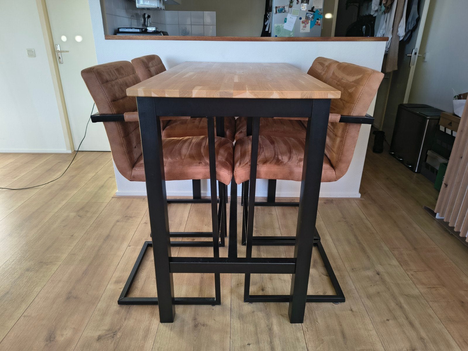 Bartafel / hoge tafel "Puck" met 4 "Lizzy" barkrukken, 4 krukken, Ophalen, Met voetsteun, 60 tot 90 cm