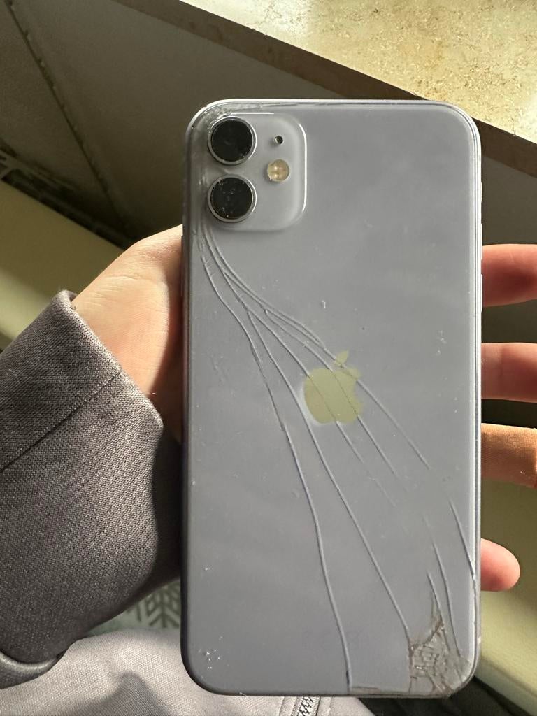 iPhone 11 - Achterkant beschadigd, werkt perfect!, Telecommunicatie, Mobiele telefoons | Apple iPhone, Gebruikt, Zwart, 64 GB